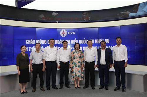 Đoàn ĐBQH các tỉnh Khu vực Tây Bắc Bộ và Đông Bắc Bộ tham quan Nhà truyền thống ngành Điện lực Việt Nam