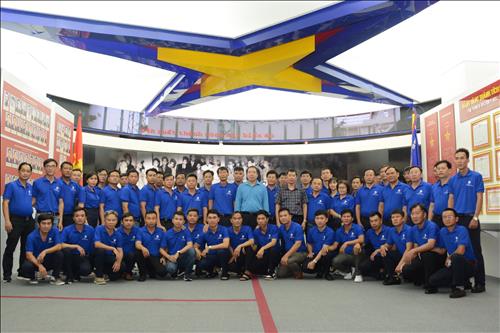 Đoàn Đại biểu công nhân lao động tiêu biểu – Công ty Truyền tải Điện 3 tham quan Nhà truyền thống ngành Điện lực Việt Nam