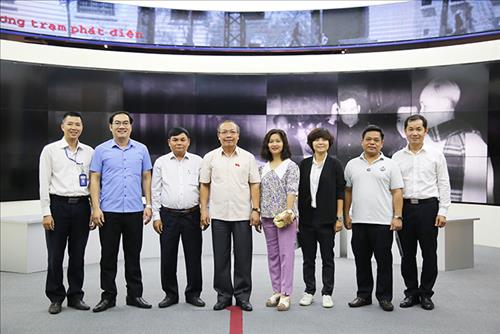 Đoàn Đại biểu Quốc hội các tỉnh miền Trung, Tây Nguyên tham quan Nhà truyền thống ngành Điện lực Việt Nam