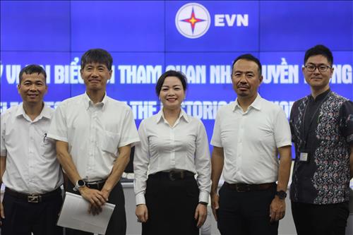 Đoàn đại biểu Công đoàn Điện lực Nhật Bản tham quan Nhà truyền thống ngành Điện lực Việt Nam